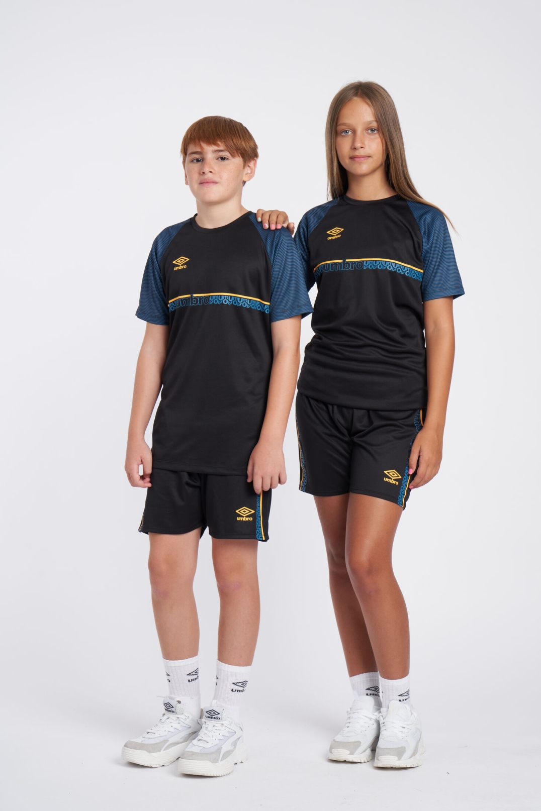 CAMISETA UMBRO SPIRITO JERSEY  JNR BLACK / ORANGE POP / PETROL BLUE