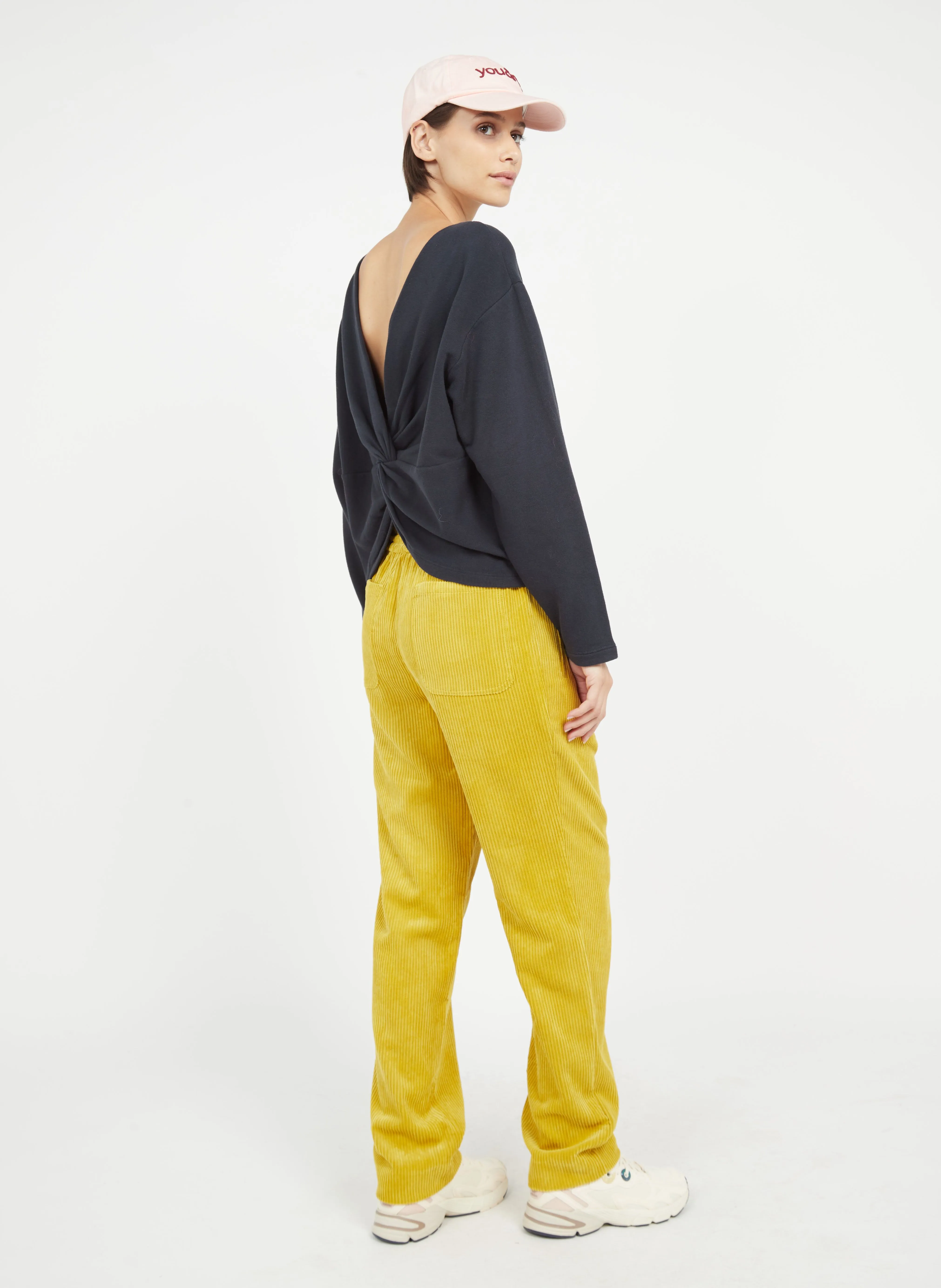 CHARLY  PANTALóN DE PANA DE TALLE MEDIO ALTO EN AMARILLO