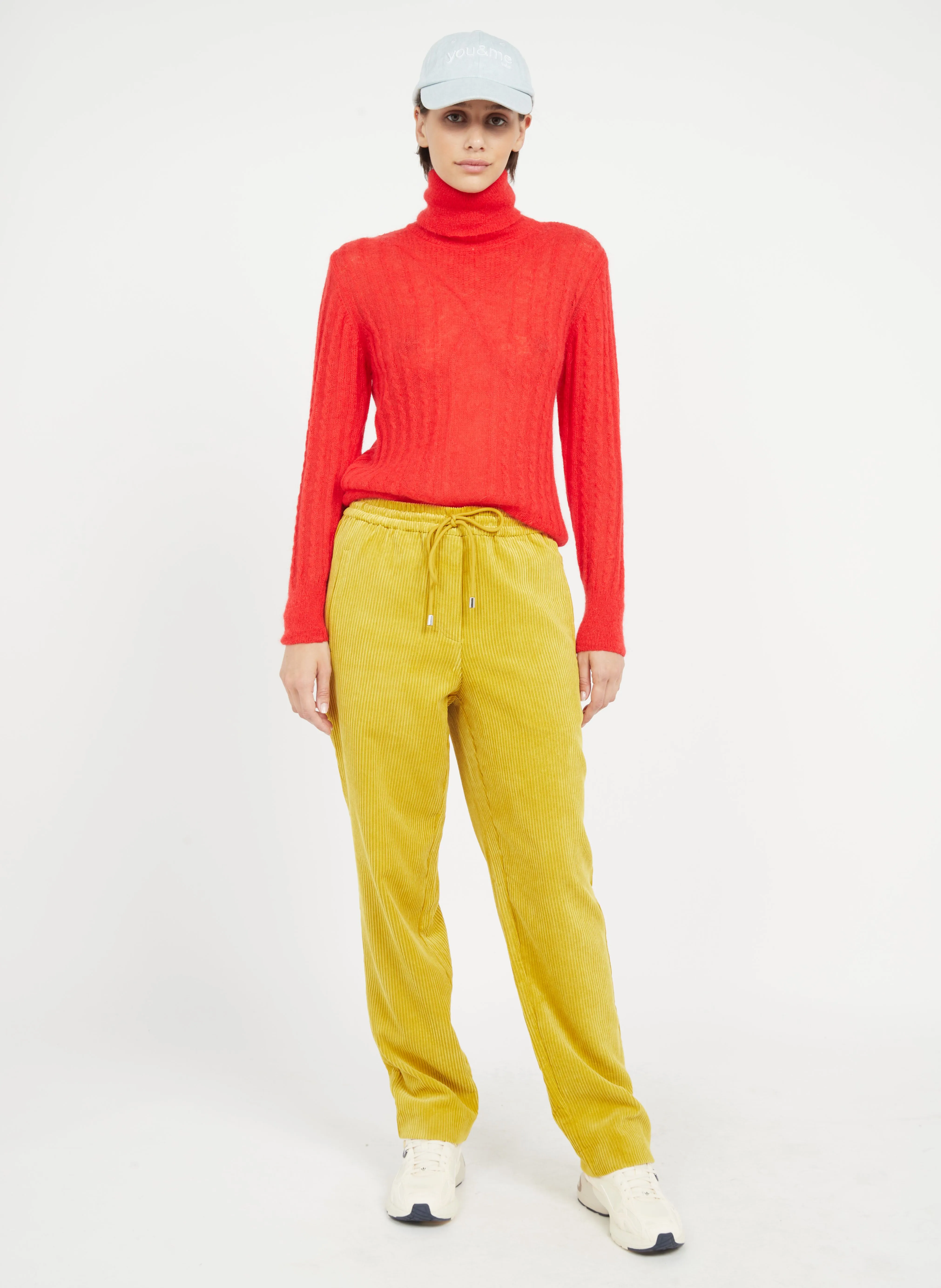 CHARLY  PANTALóN DE PANA DE TALLE MEDIO ALTO EN AMARILLO