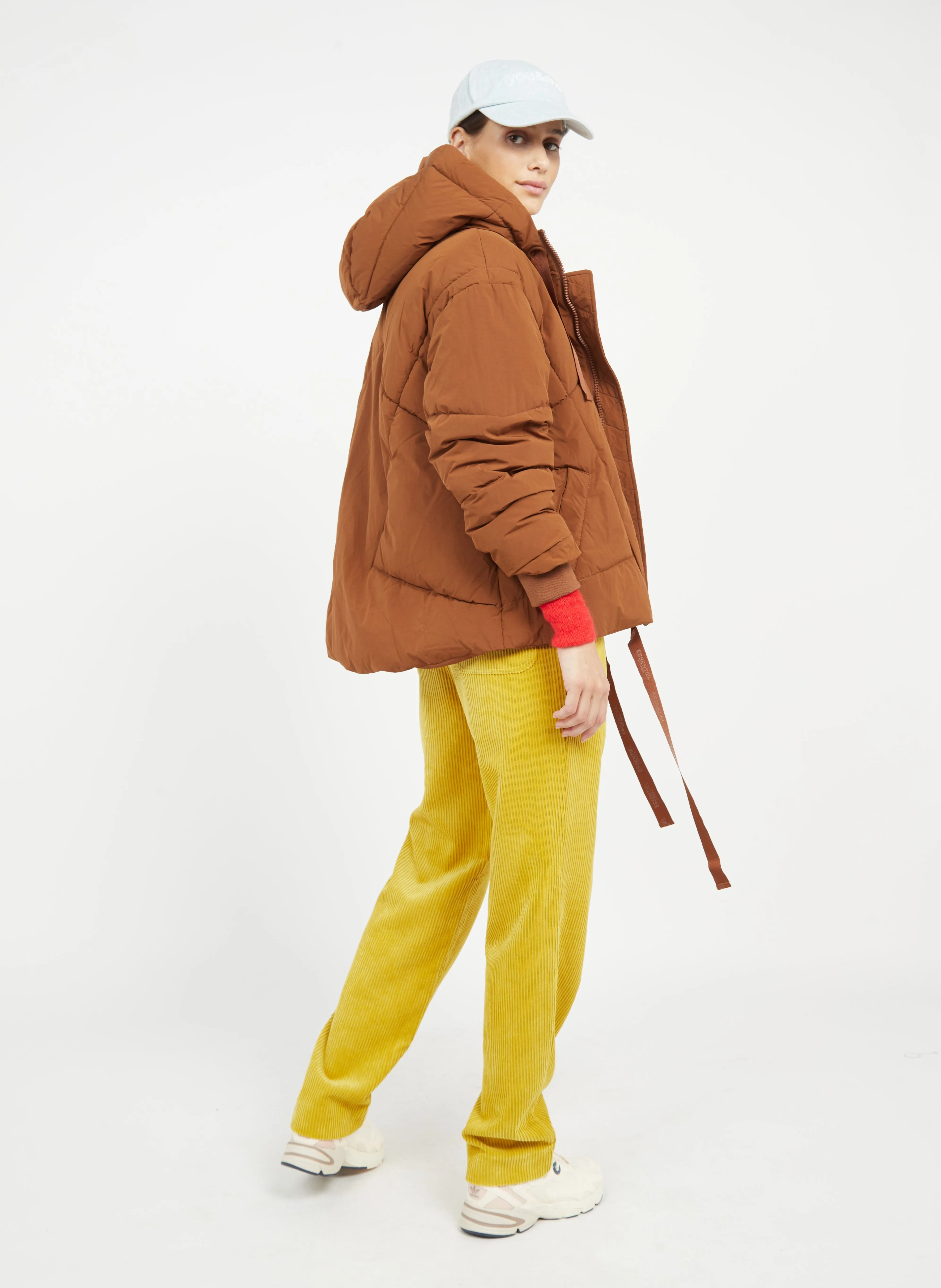 CHARLY  PANTALóN DE PANA DE TALLE MEDIO ALTO EN AMARILLO